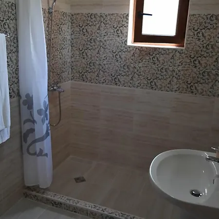 Hotel Friends Family