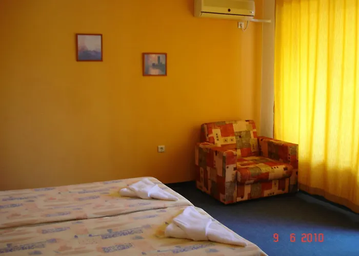 Ξενοδοχείο Friends Family 3*