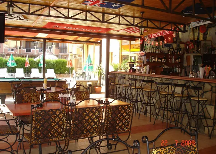 Ξενοδοχείο Friends Family 3*