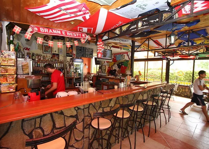 Ξενοδοχείο Friends Family