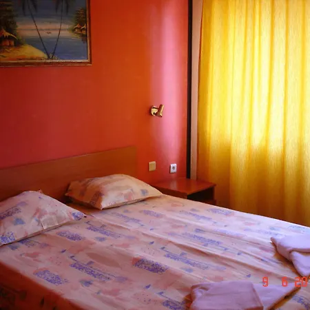 Friends Family Hotel 3*