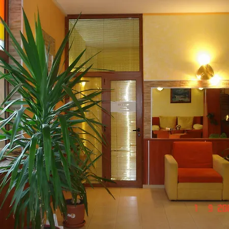 семеен приятели