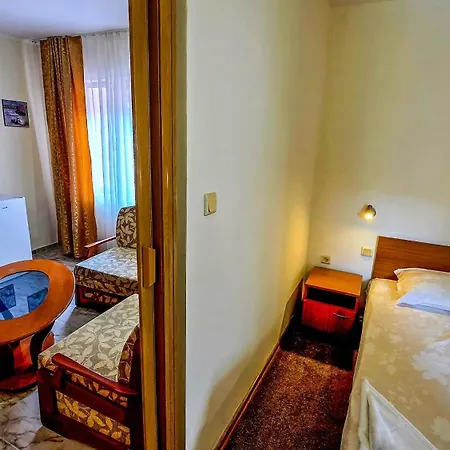 Friends Family - Free Parking 3*