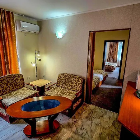 Friends Family - Free Parking Hotell Slăntjev Brjag