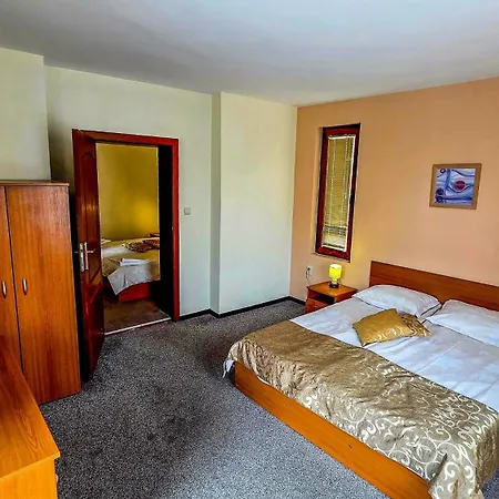 Friends Family - Free Parking 3*