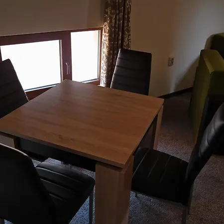 семеен приятели