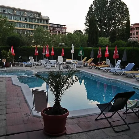 Hotel Friends Family