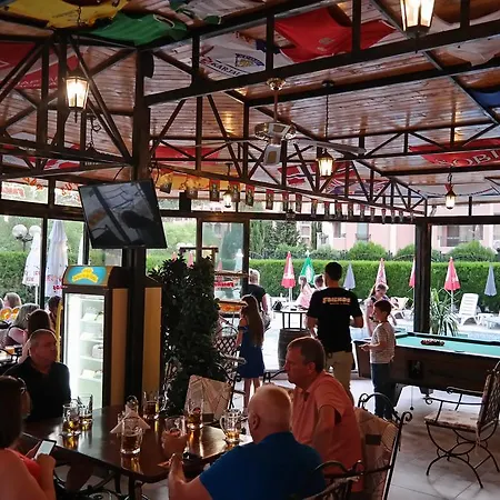 Hotel Friends Family