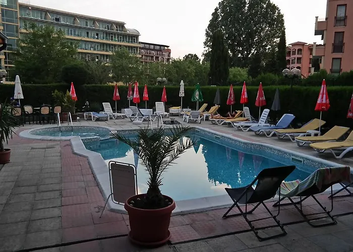 Hotel Friends Family