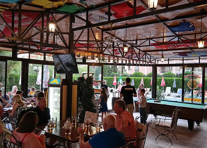 Hotel Friends Family